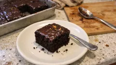 Çılgın Kek Tarifi: Yumurtasız, Sütsüz, Tereyağsız Kek Nasıl Yapılır? - Sezenİşi - Yemek Tarifleri