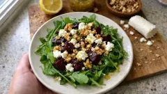 Hızlı ve Lezzetli Pancarlı Roka Salatası Tarifi - Sezenİşi - Yemek Tarifleri