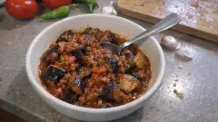 Fırınsız Tencerede Patlıcan Musakka Tarifi! Kıymalı sosu patlıcana iyice çeken tarif - Sezenİşi - Yemek Tarifleri