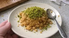 Pratik ve Lezzetli Antep Fıstıklı İrmik Helvası Tarifi - Sezenİşi - Yemek Tarifleri